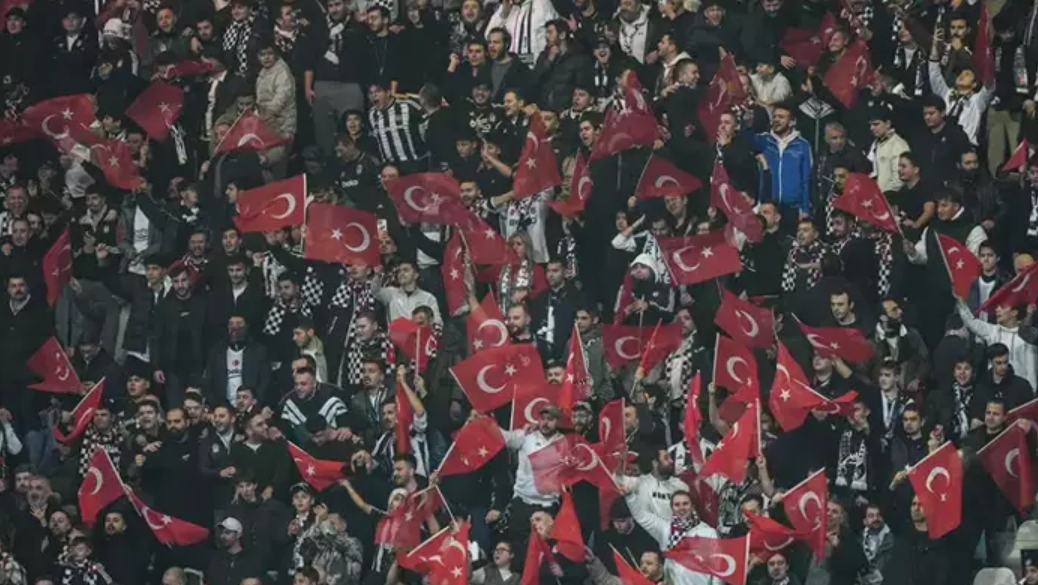 Beşiktaş’ta isyan! Taraftar, yönetimi istifaya davet etti