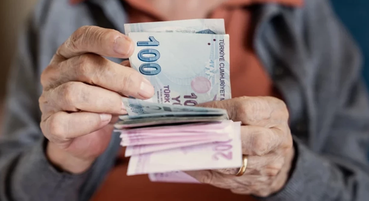 En düşük emekli maaşı Resmi Gazete’de: Emekli maaş farkı ne zaman yatırılacak?