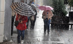 O illerde şemsiyesiz dışarı çıkan yandı! Hafta sonu hava nasıl olacak?