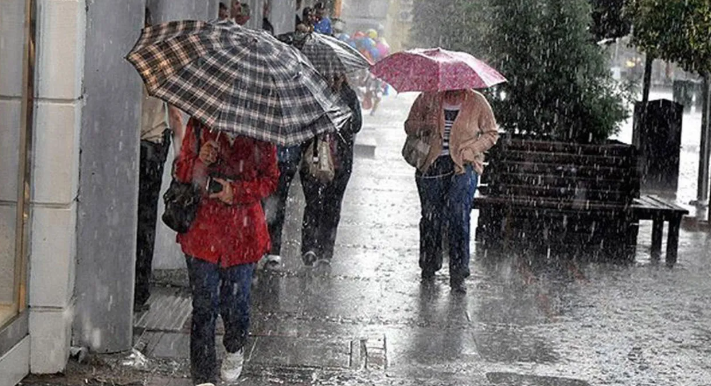 O illerde şemsiyesiz dışarı çıkan yandı! Hafta sonu hava nasıl olacak?