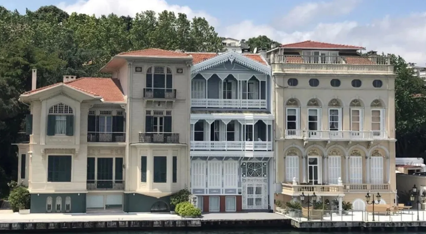 Aile üyeleri birbirine girmişti: Boğaz’ın göz kamaştırıcı yalısı icradan satışa çıkıyor!