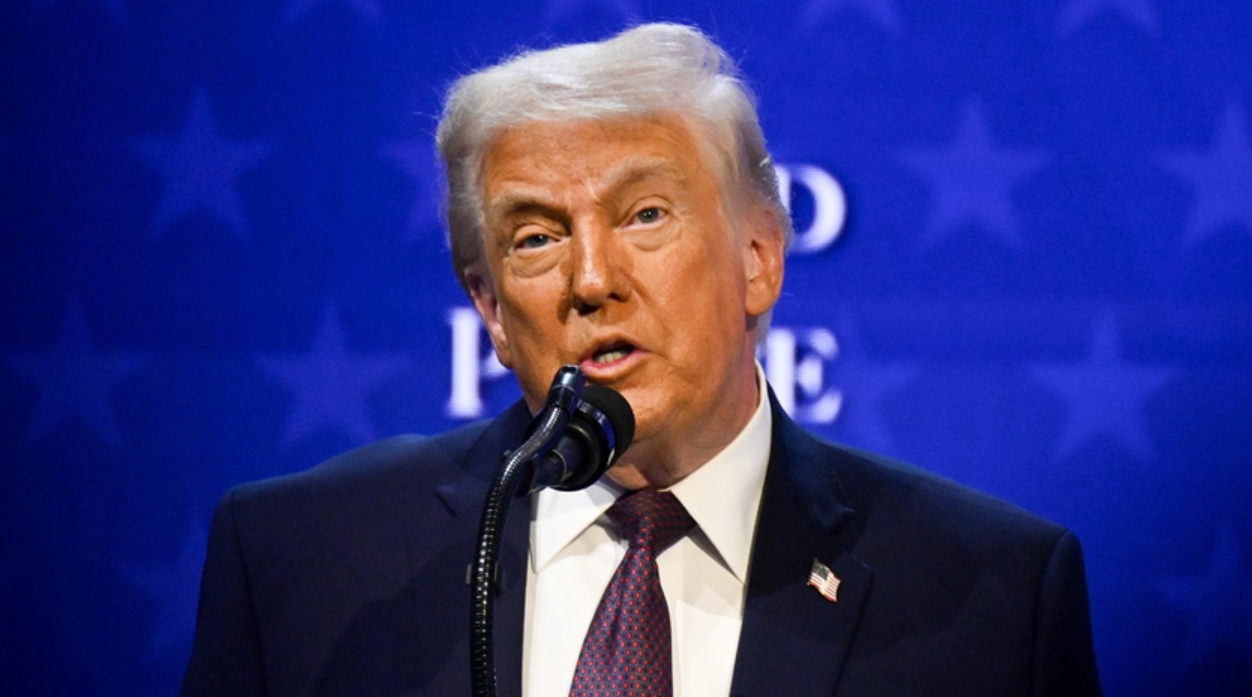 Trump’tan dünya gündemini sarsan açıklama: İran’a büyük donanma ilerliyor!