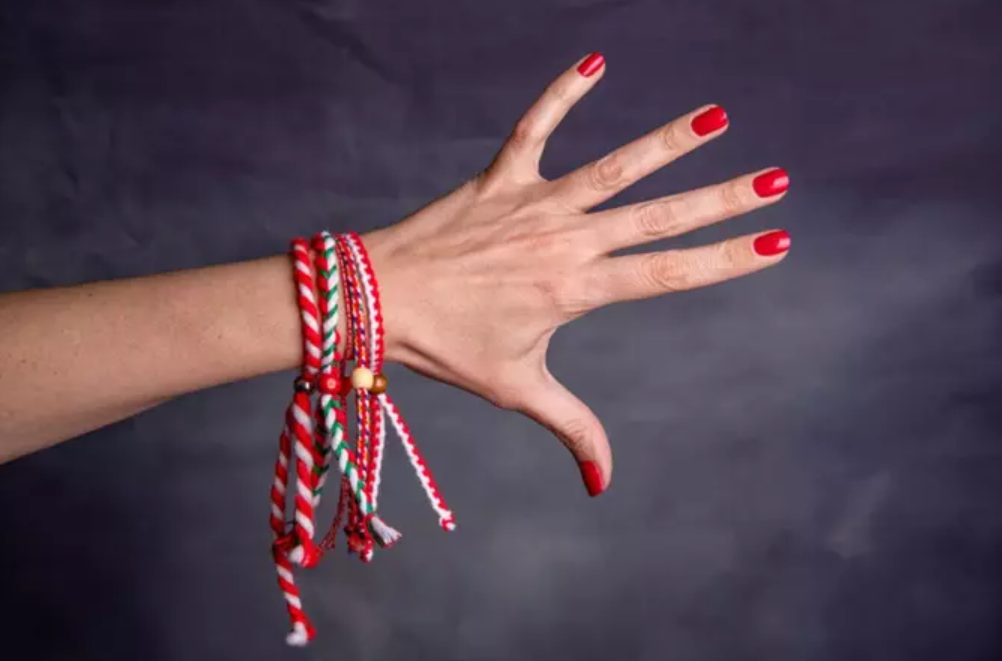 Marteniçka nedir? Marteniçka bilekliği ne zaman takılır? İşte evde marteniçka bileklik yapımı…