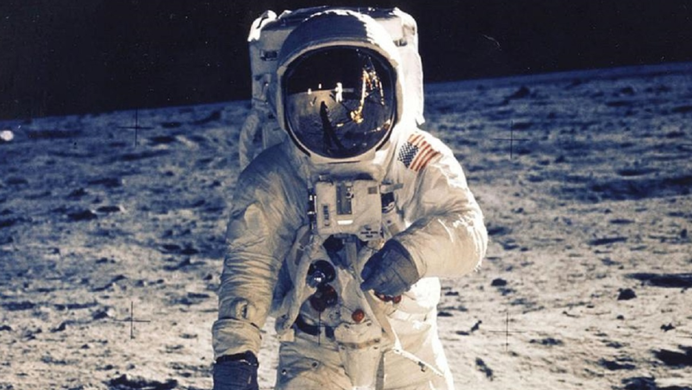 Ay’da “selfie” dönemi: NASA’dan tarihi karar!