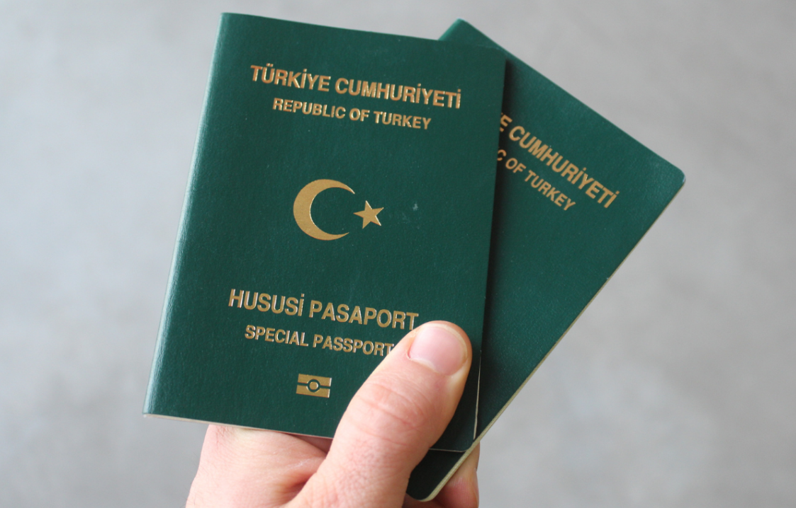 Üç meslek grubu yeşil pasaport alabilecek! Meclis’e sunuldu