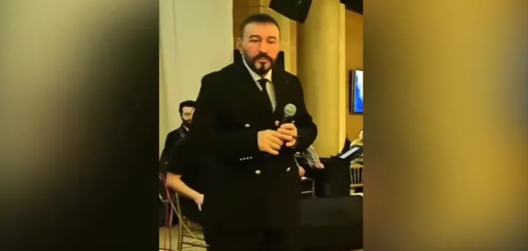 Mustafa Topaloğlu seyircinin sözlerine sinirlendi: Sahneden indi