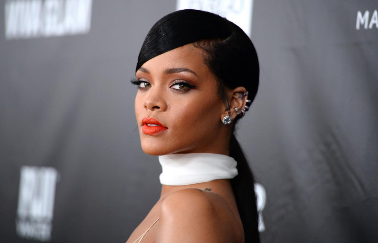 Rihanna’nın evine silahlı saldırı! Tam 7 el ateş açıldı