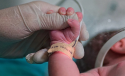 Doğum izni süresi artıyor! Teklif Komisyon’da kabul edildi